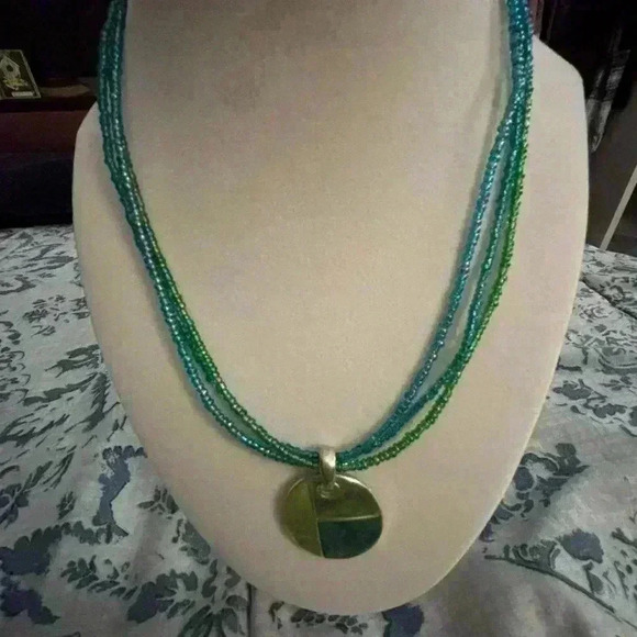 Beaded with stone pendant Necklace - Picture 3 of 4